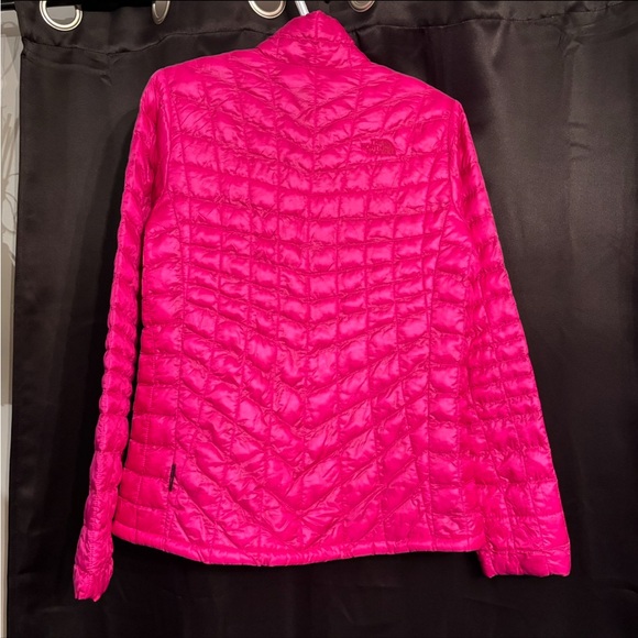 The North Face Winter Coat ThermoBall insulation light and warm - Picture 2 of 9